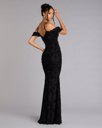 The Evelina Mesh Velvet Mermaid Formal Dress is your new go-to Windsor dress—effortless, versatile, and made to create a formal look for Prom 2026, weddings, or college formals in seconds.
