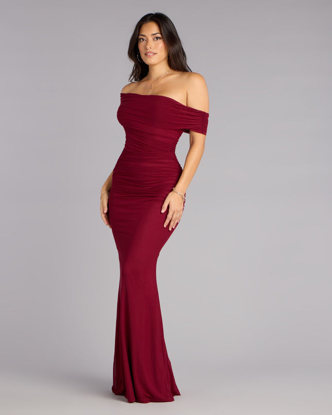 Feel polished and confident in the Ashlynn Off-Shoulder Mermaid Formal Dress, a burgundy prom dress designed with luxe fabric and modern detail that shows off your vibe.