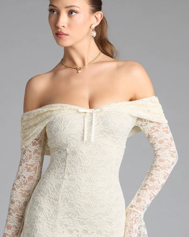 Style your seasonal looks with the Blakely Off-The-Shoulder Mermaid Lace Formal Dress, a trend-right, ivory fall dress designed for any plan on your calendar with new and unqiue details.