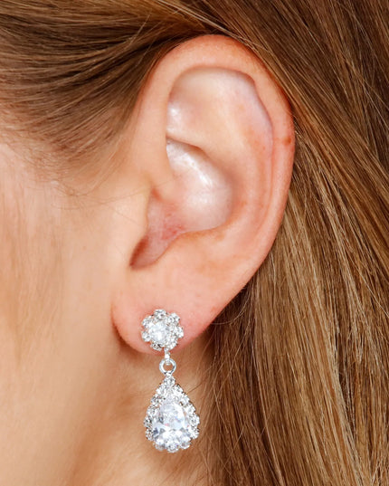 Get inspired with the Endless Glam Rhinestone Collar And Earrings Set, a feed-worthy silver piece that’s part of Windsor's updated and curated women’s clothing edit packed with must-have 2026 outfit ideas.