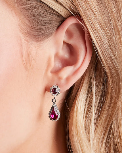 Get ready for any event with the Elegant Style Rhinestone Necklace And Earrings Set, an essential start to creating a versatile outfit for women for parties, cocktail hours, or Valentine's Day events.